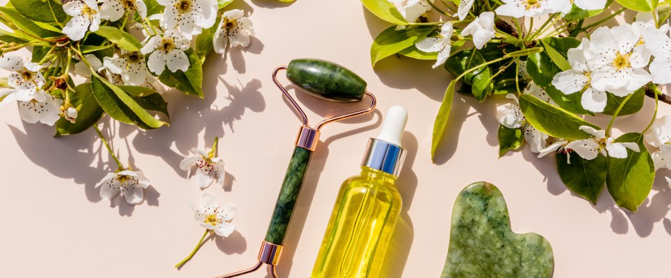 春：スキンケアとメイクアップ